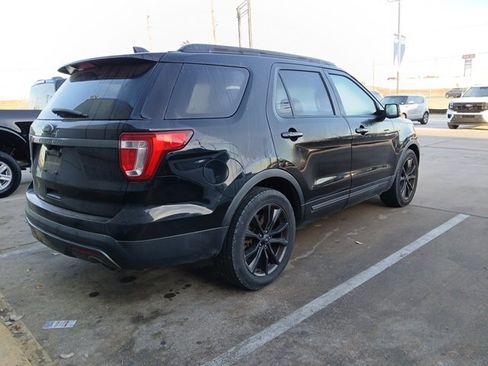 Used 2017 Ford Explorer XLT w/ Equipment Group 202A image 7