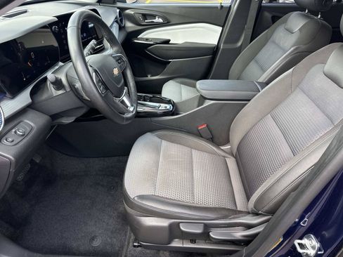 Certified 2024 Chevrolet Trax LT w/ Driver Confidence Package FWD image 18