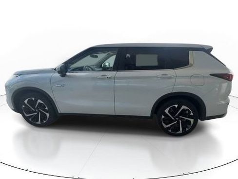 Used 2024 Mitsubishi Outlander 4WD Plug-In Hybrid image 7