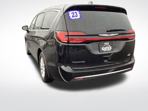 Used 2023 Chrysler Pacifica Touring-L image 8