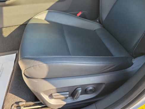 Used 2023 Toyota Prius XLE image 14