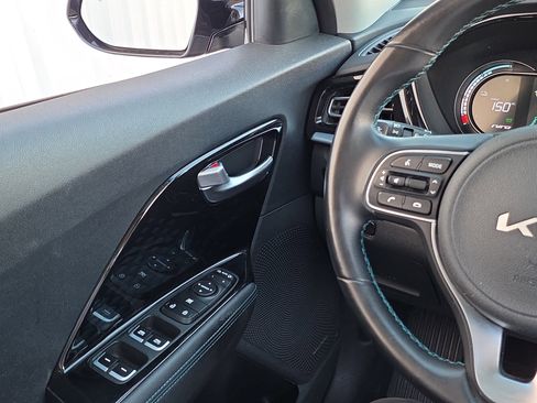 Used 2022 Kia Niro EX Premium image 26