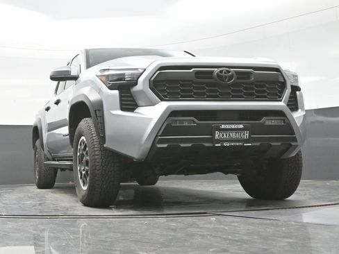 Used 2024 Toyota Tacoma TRD Off-Road image 24