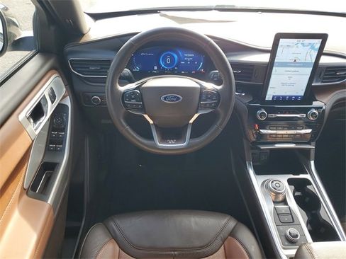 Used 2024 Ford Explorer King Ranch w/ Technology Package image 18