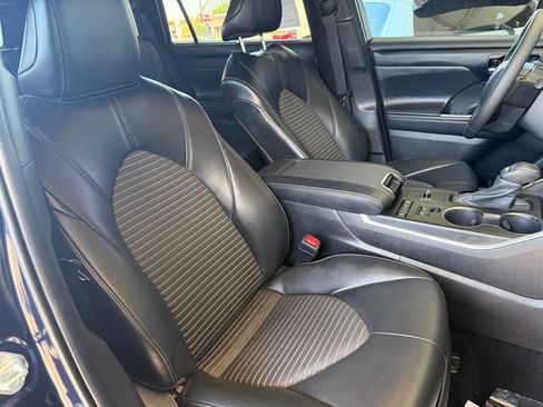 Used 2022 Toyota Highlander XSE FWD image 39