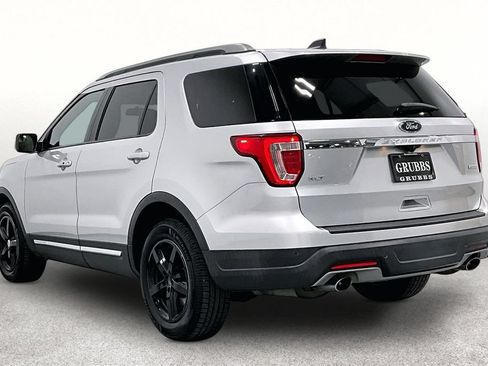Used 2019 Ford Explorer XLT FWD image 15