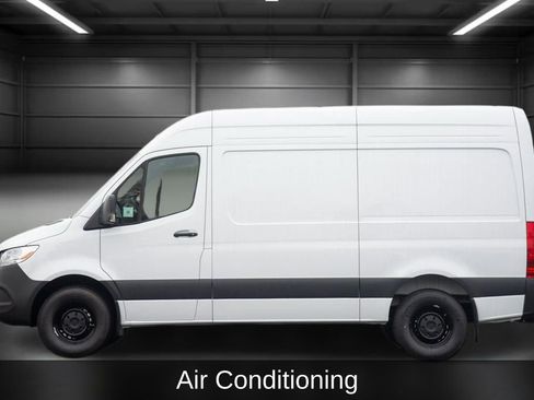 Used 2025 Mercedes-Benz Sprinter 2500 image 6