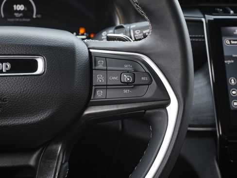 Used 2023 Jeep Grand Cherokee Limited image 19