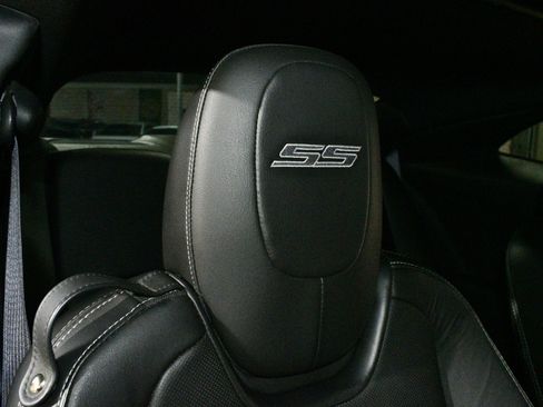 Used 2013 Chevrolet Camaro SS w/ SS Performance Package image 10