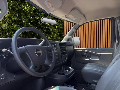 Used 2021 Chevrolet Express 2500 RWD image 47