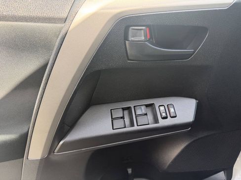 Used 2016 Toyota RAV4 LE AWD/4WD image 27