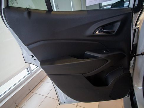 Used 2024 Chevrolet Trax ACTIV w/ Sunroof Package image 9