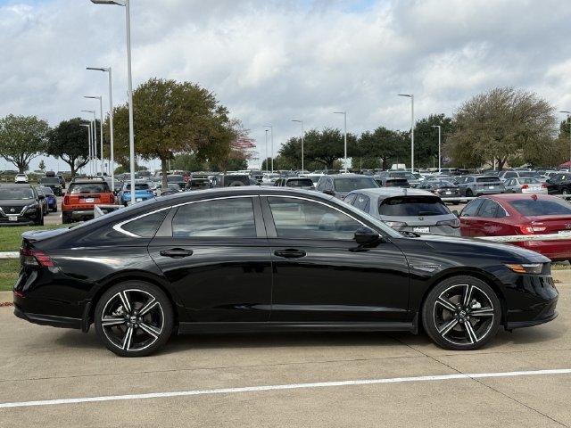 Used 2025 Honda Accord Sport image 3