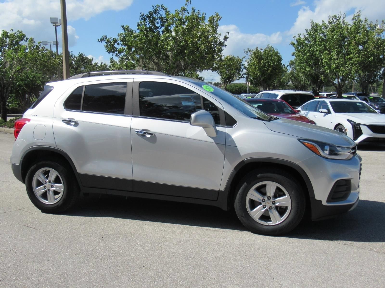 Used 2020 Chevrolet Trax LT w/ LT Convenience Package FWD image 2