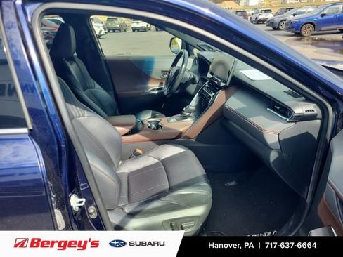 Used 2021 Toyota Venza Limited w/ Carpet Mat Package (TMS) image 11