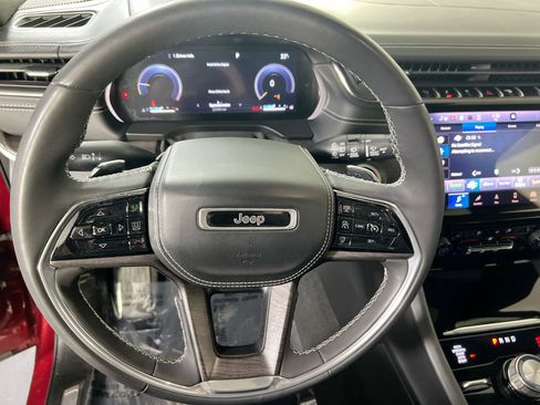 Used 2023 Jeep Grand Cherokee Overland AWD/4WD image 11