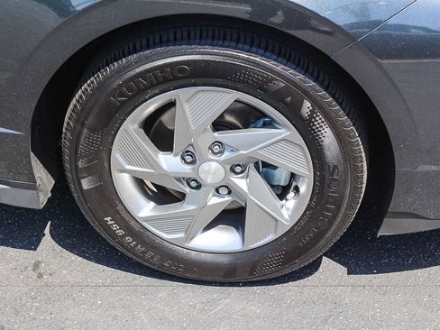 Certified 2025 Hyundai Sonata SE FWD image 12