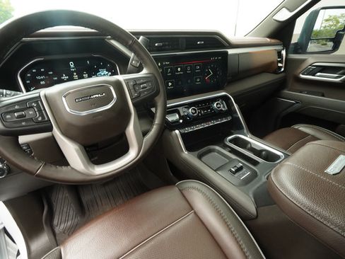 Used 2025 GMC Sierra 2500 Denali w/ Denali Reserve Package AWD/4WD image 25
