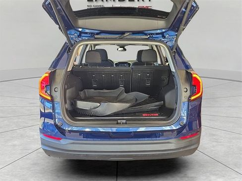 Used 2022 GMC Terrain SLE w/ Driver Convenience Package image 13