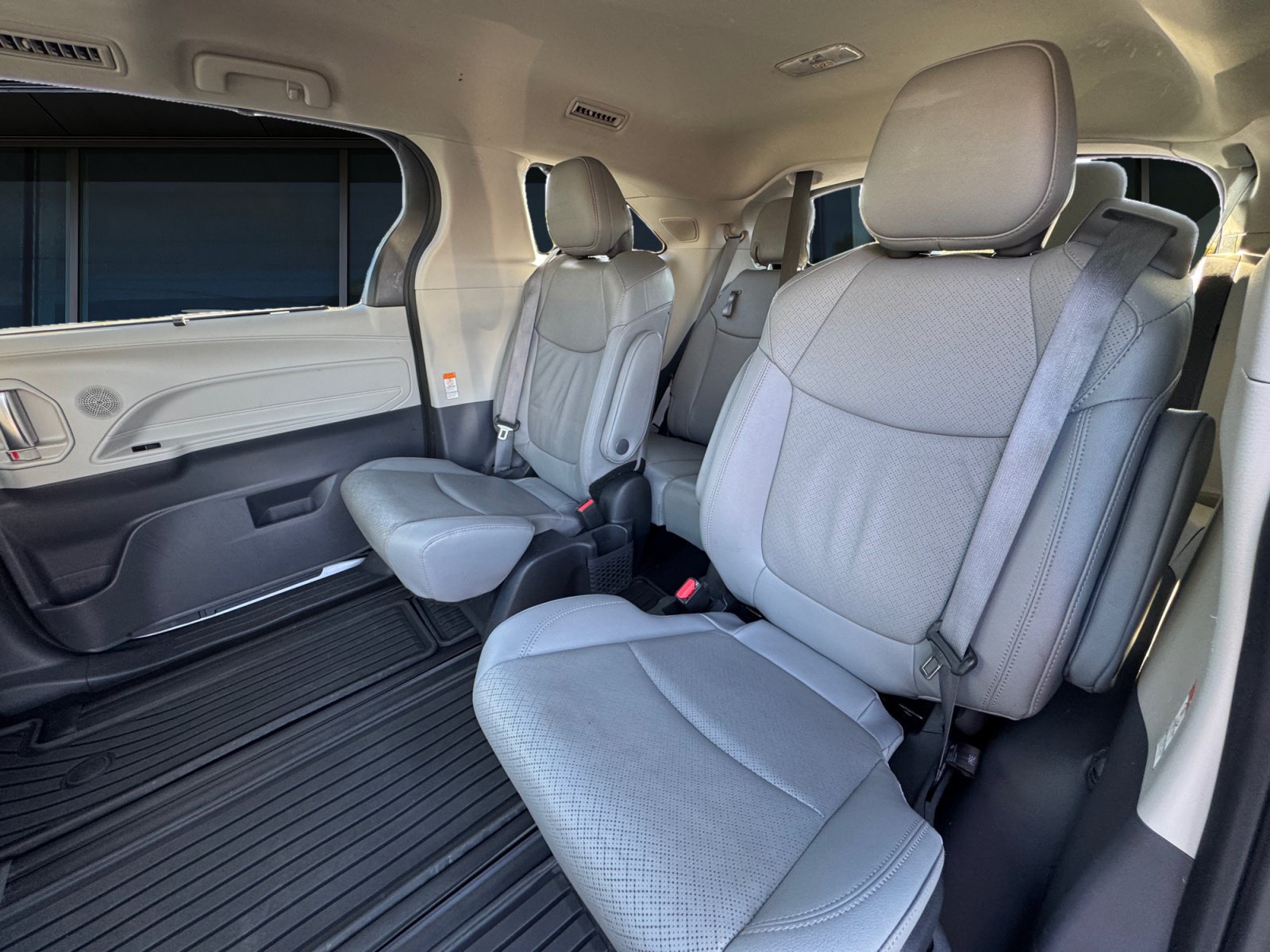 Used 2023 Toyota Sienna Limited AWD/4WD image 16