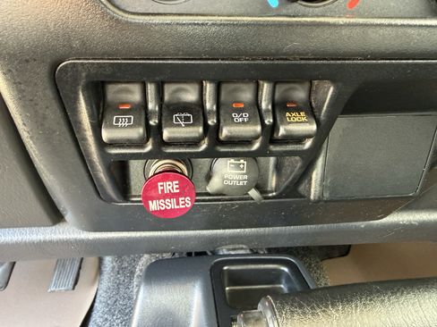 Used 2004 Jeep Wrangler Rubicon w/ Dual Top Group AWD/4WD image 16
