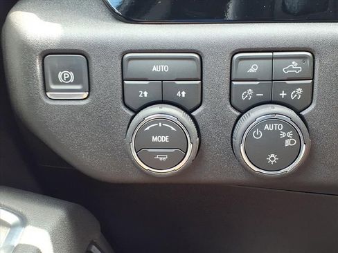 New 2026 Chevrolet Silverado 1500 LT w/ Texas Edition Plus AWD/4WD image 11