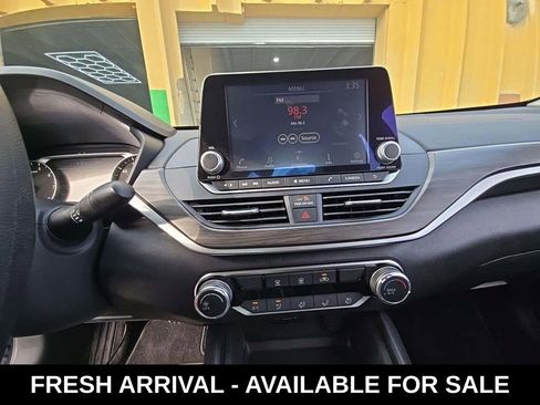 Used 2025 Nissan Altima 2.5 SV image 9