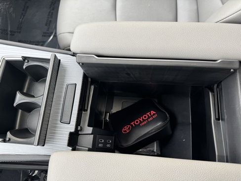 Used 2025 Toyota Sienna XLE image 22