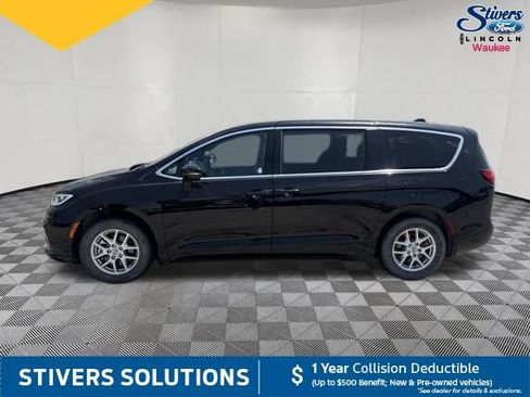 Used 2025 Chrysler Pacifica Select FWD image 11
