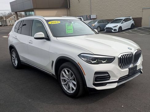 Used 2023 BMW X5 xDrive40i w/ Premium Package AWD/4WD image 3