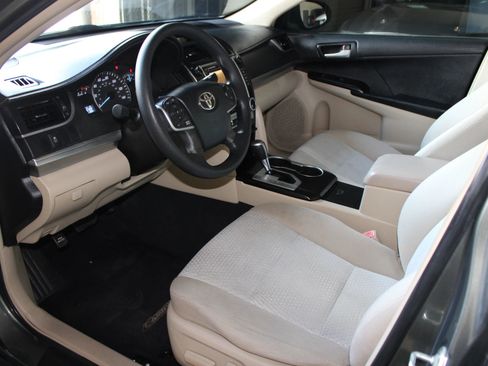 Used 2012 Toyota Camry LE FWD image 16