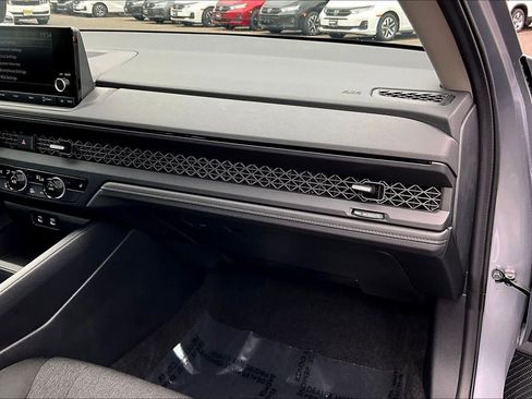 Used 2025 Honda Accord SE image 19