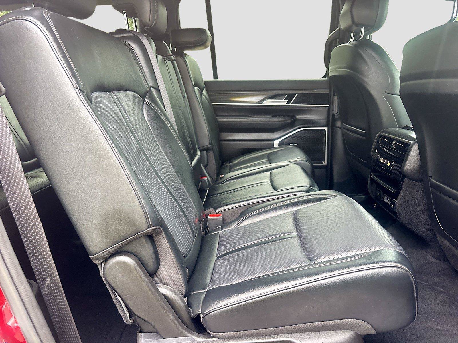 Used 2024 Jeep Wagoneer L Series II RWD image 27