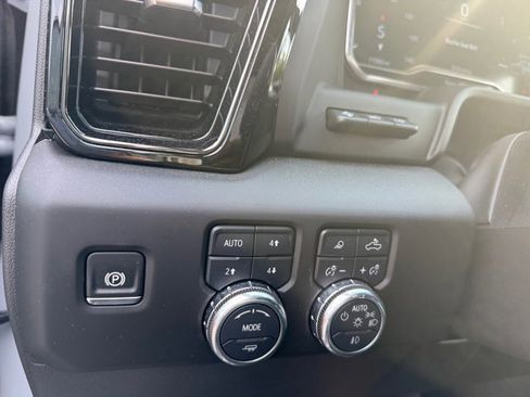 Used 2025 GMC Sierra 1500 AT4 w/ AT4 Premium Package AWD/4WD image 23