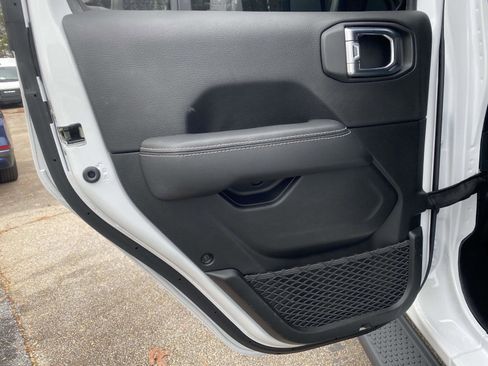 Certified 2023 Jeep Wrangler Sahara w/ Cold Weather Group image 17