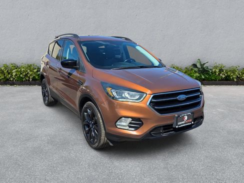 Used 2017 Ford Escape SE w/ Equipment Group 201A AWD/4WD image 3