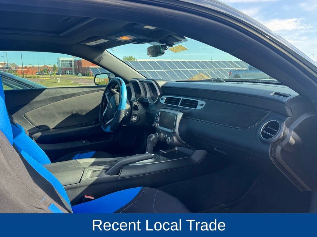 Used 2015 Chevrolet Camaro LT RWD image 8