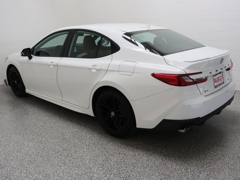 Used 2025 Toyota Camry SE FWD image 8