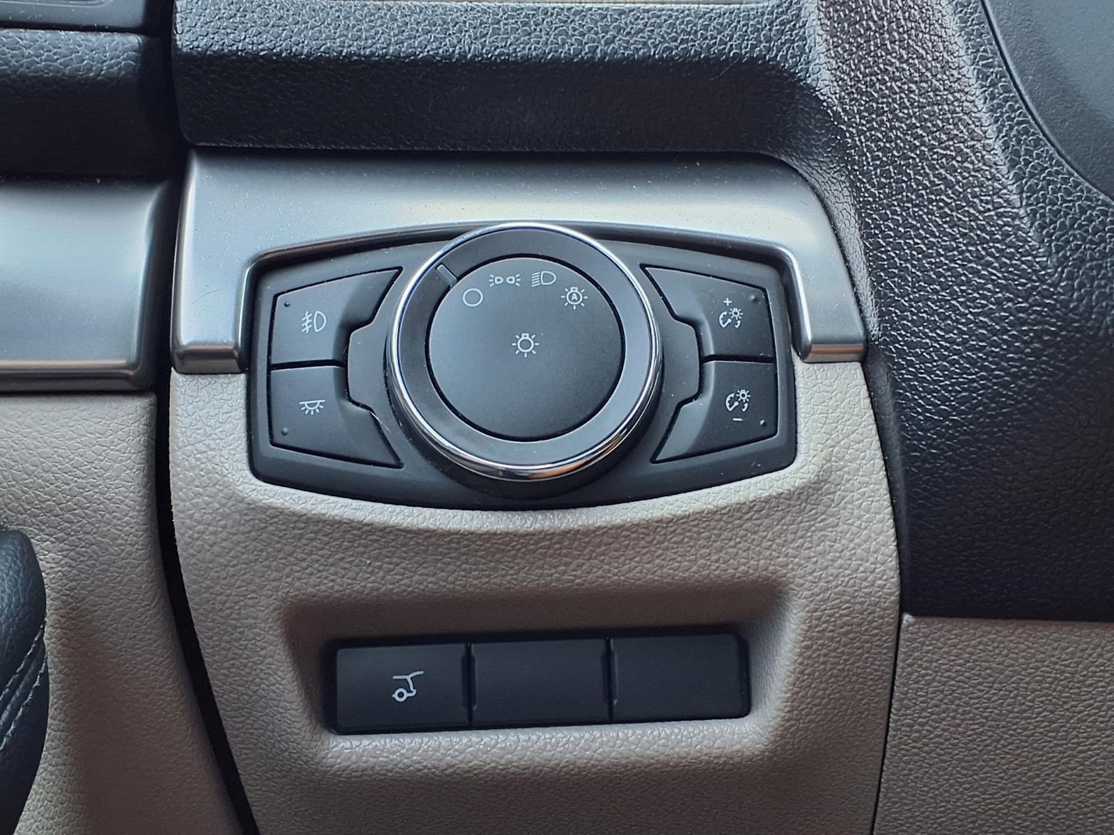 Used 2018 Ford Explorer XLT w/ Equipment Group 202A FWD image 22