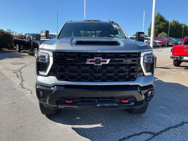Used 2024 Chevrolet Silverado 2500 ZR2 w/ Technology Package AWD/4WD image 2
