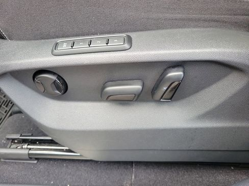 Used 2024 Volkswagen Atlas SEL Premium R-Line image 21