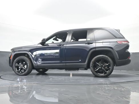 Used 2024 Jeep Grand Cherokee Limited w/ Black Appearance Package image 60