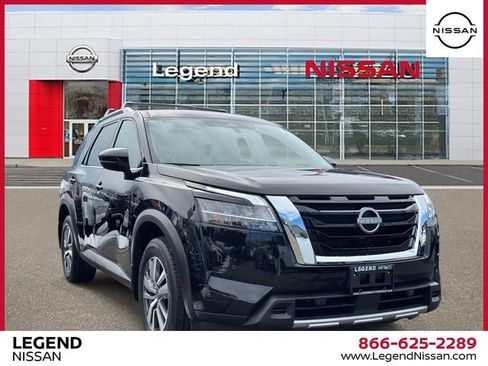 Used 2024 Nissan Pathfinder SL image 1
