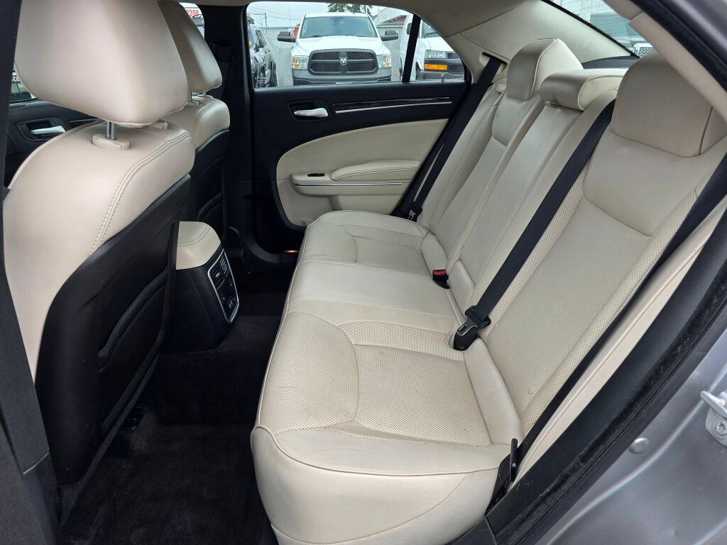 Used 2018 Chrysler 300 Limited AWD/4WD image 15