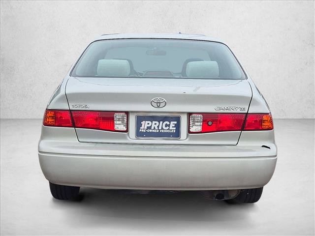 Used 2000 Toyota Camry CE FWD image 7
