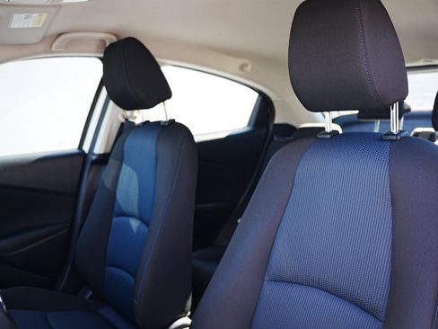 Used 2020 Toyota Yaris LE image 10