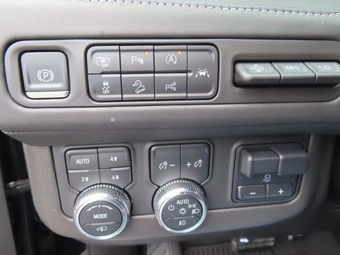 Certified 2024 GMC Yukon Denali Ultimate image 43