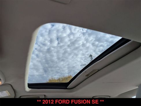 Used 2012 Ford Fusion SE image 2
