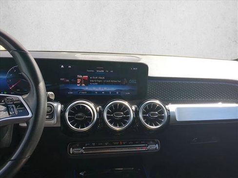 Used 2025 Mercedes-Benz GLB 250 image 15