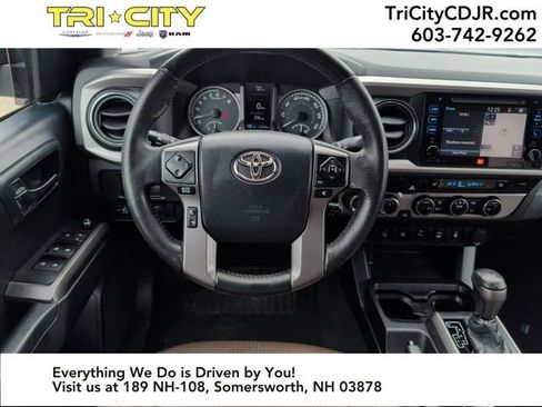 Used 2016 Toyota Tacoma Limited w/ Towing Package image 18